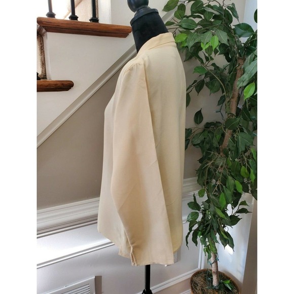 Munsingwear Women's Cream Rayon Buttons Front Long Sleeve Top Shirt Size Medium - Picture 5 of 11